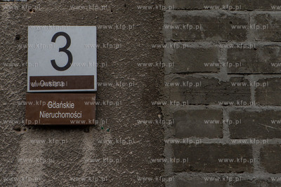 Gdansk. Pustostan  miedzy ulicami Owsiana i Wspornikowa....