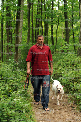 Przemyslaw Saleta ze swoim psem Milky Way, 8-miesieczna...