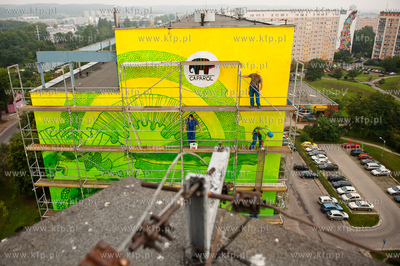 Gdansk. Zaspa. Pilotow 10. Demontaz rusztowania i odsloniecie...