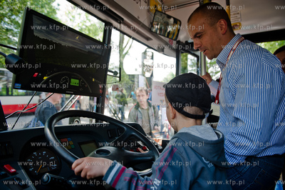 Gdansk. Petla tramwajowa w Jelitkowie. Majowka z tramwajem....