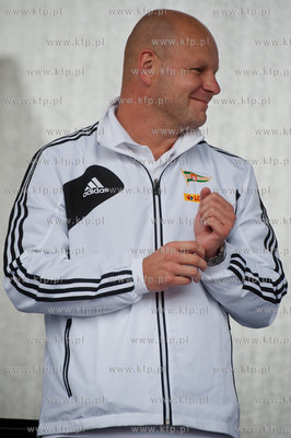 Gdansk. Scena na Targu Weglowym. Prezentacja druzyny...