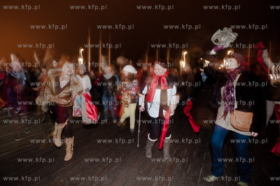 Sopot. Molo. Happening przeciw przemocy wobec kobiet,...