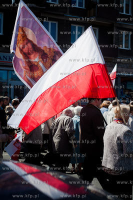 Gdansk. Manifestacja sympatykow Prawa i Sprawiedliwosci...