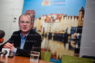 Urzad Miasta Gdanska. Briefing prasowy Macieja Lisickiego...