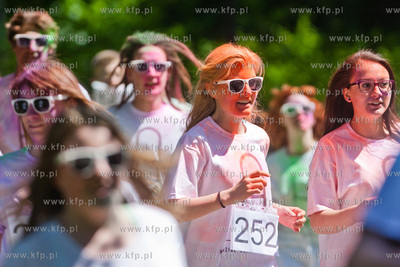 Gdansk. Park Akademicki. Color Run bedacy czescia Color...