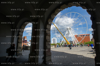 Gdansk. Montaz kola widokowego na Wyspie Spichrzow.
18.05.2015
fot....