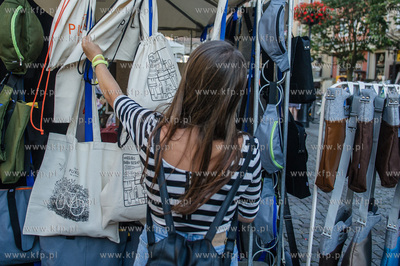 Gdansk. Dlugi Targ. DoMINIk designe - towarzyszacy...