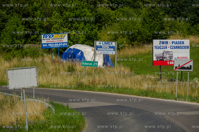 Tablice reklamowe przy drodze wojewodzkiej nr 221.
04.08.2015
fot....
