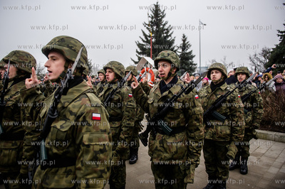 Gdynia. Nabrzeże Pomorskie. Uroczysta przysięga wojskowa...