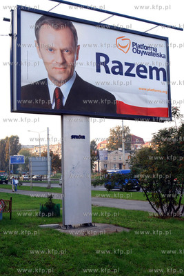 Wyborcze bilboardy Platformy Obywatelskiej przy ul....