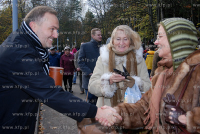 Gdynia. Cmentarz Witomino. Swieto Zmarlych. Nz. prezydent...
