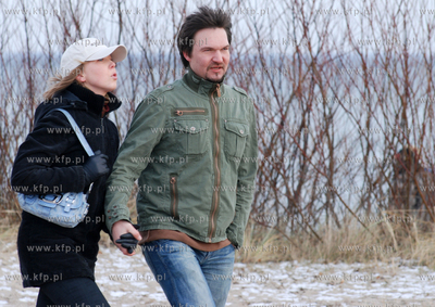 Marcin Firlej z zona Anna na spacerze w Rewie.
03.02.2008
fot....