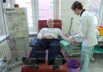 Kilkudziesieciu marynarzy, z usteckiego CSMW, oddalo...