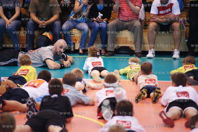 Gdansk. Hala sportowa przy ul. Kolobrzeskiej. Koszykarz,...