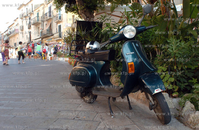 Italia pd. skuter Vespa legenda motoryzacji wloskiej....