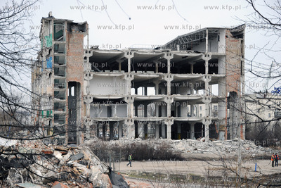 Gdynia. Rozbiorka magazynu portowego pomiedzy ulicami...