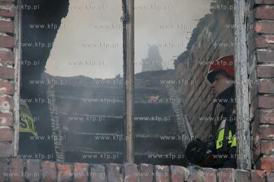 Pozar budynku przy ul. Starowiejskiej 11 w Gdansku-Letnicy....