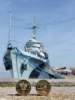 Narodowy Bank Polski rozpoczal emisje monet 2-zlotowych...