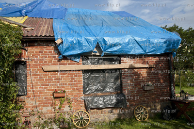 W wyniku trąby powietrznej, która przeszła nad ...