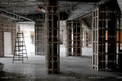 Zawieszenie wiechy na Teatrze Muzycznym w Gdyni. 16.04.2013...