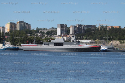 Gdynia. ORP Ślązak bezpośrednio po wodowaniu podczas...