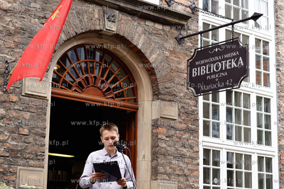 Gdańsk. Biblioteka na ul. Mariackiej. Narodowe czytanie...
