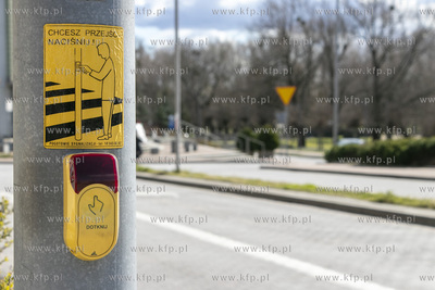 Przycisk włączający sygnalizację świetlną przy...