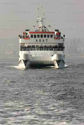 Katamaran Zeglugi Gdanskiej AGAT kursuje do Baltijska....