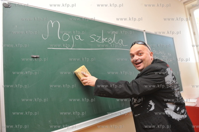 Krzysztof Skiba odwiedzil Szkole Podstawowa nr 50 im....