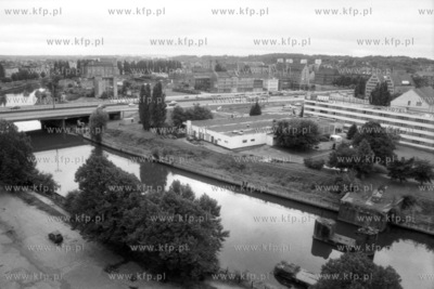 Widok z wiezowca na ul. Szopy na wyspe Spichrzow w...