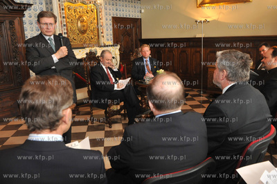 Gdansk. Dwor Artusa. Areopag Gdanski. Debata Dobrobyt...