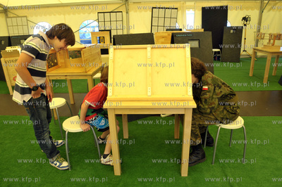 Plac przy kosciele sw. Mikolaja w Gdansku. Wystawa...