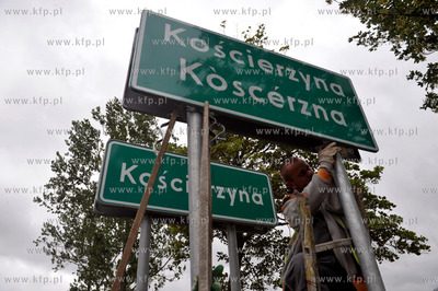 Przy wjezdzie do Koscierzyny na Kaszubach zainstalowano...