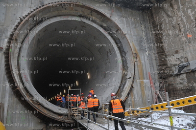 Zakonczona pierwsza nitka tunelu pod Wisla zostala...