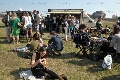 Targi mody, designu i mlodej sztuki Bakalie 13 w Europejskim...