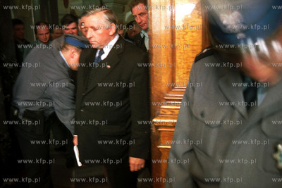 Andrzej Lepper w Sadzie Okregowym w Gdansku - przedstawiono...