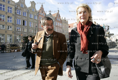 Gdansk. Krotki spacer Guntera Grassa po Dlugim Targu....