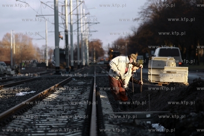 Gdansk. Remont torowiska wzdluż brzeznianskiego odcinka...