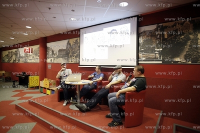 Biblioteka Manhattan w Gdansku. Spotkanie z tworcami...