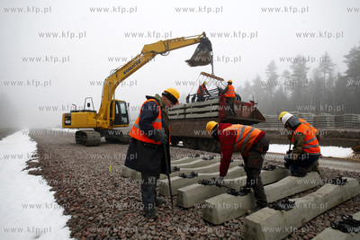 Ukladanie torow Pomorskiej Koleii Metropolitalnej na...