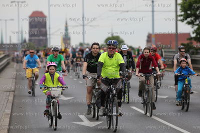 Wielki przejazd rowerowy. Na zdjęciu cykliści na...