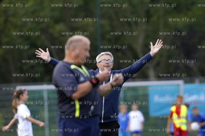 Gdansk Zaspa. Pilkarski turniej dzikich druzyn Do przerwy...