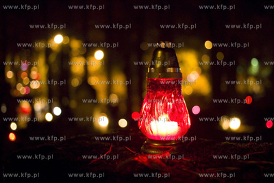 Dzień Wszystkich Świętych. Cmentarz żydowski w...