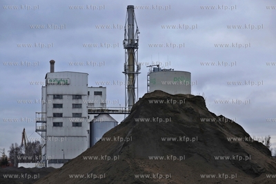 Znika hałda kruszywa z placu u zbiegu ul. Marynarki...