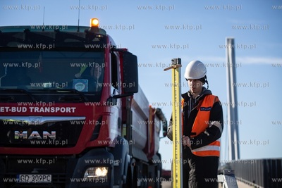 Pierwsze próby obciążeniowe budowanego mostu w Sobieszewie.
29.09.2018
fot....