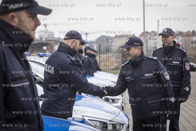 Uroczyste przekazanie do służby w policji samochodów...