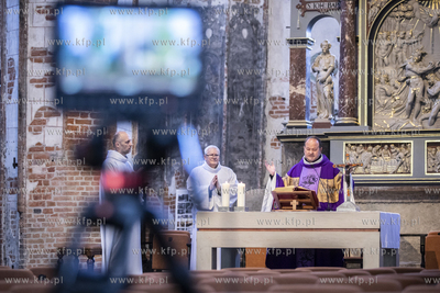 Niedzielna msza św. w Centrum św. Jana odbyła się...