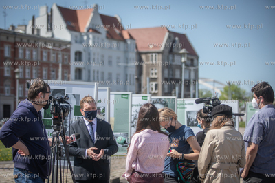 Plac Solidarności. Prezentacja wystawy biograficznej...