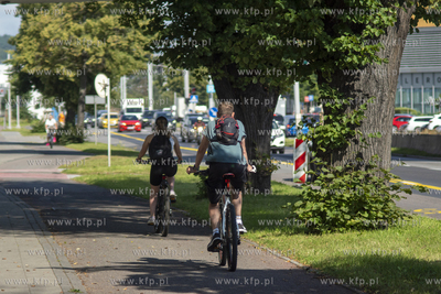 Strzyża. Ścieżka rowerowa wzdłuż al. Grunwaldzkiej....