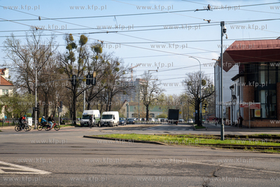 Skrzyżowanie al. Zwycięstwa z ul. Hallera przy Operze...